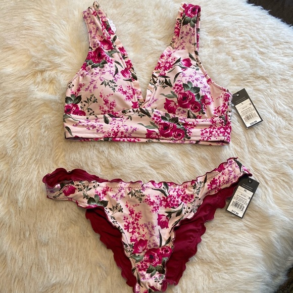 ⭐️ Mossimo Deep Red Floral Bikini Set - Picture 3 of 13